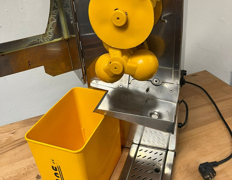 Výrobník šlehačky Innova a ﻿Lis Frucosol